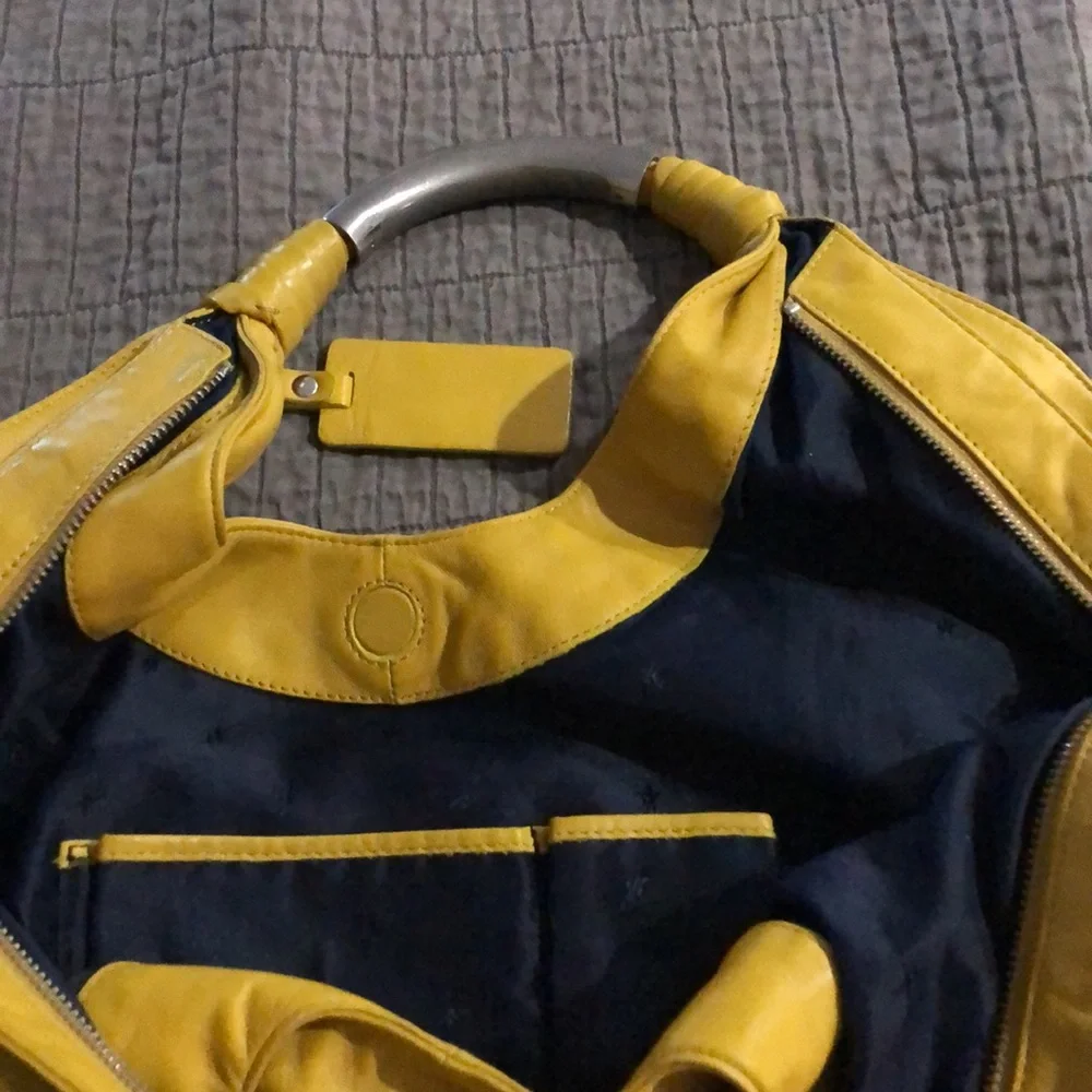 Kenneth Cole Mustard bag . - Picture 4 of 6